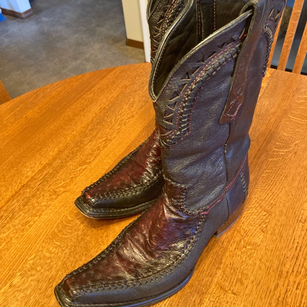 Cuadra size 11 boots. Black with Black cherry top vamp.